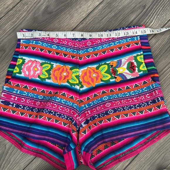 Colorful Patterned Shorts size medium - Picture 7 of 11